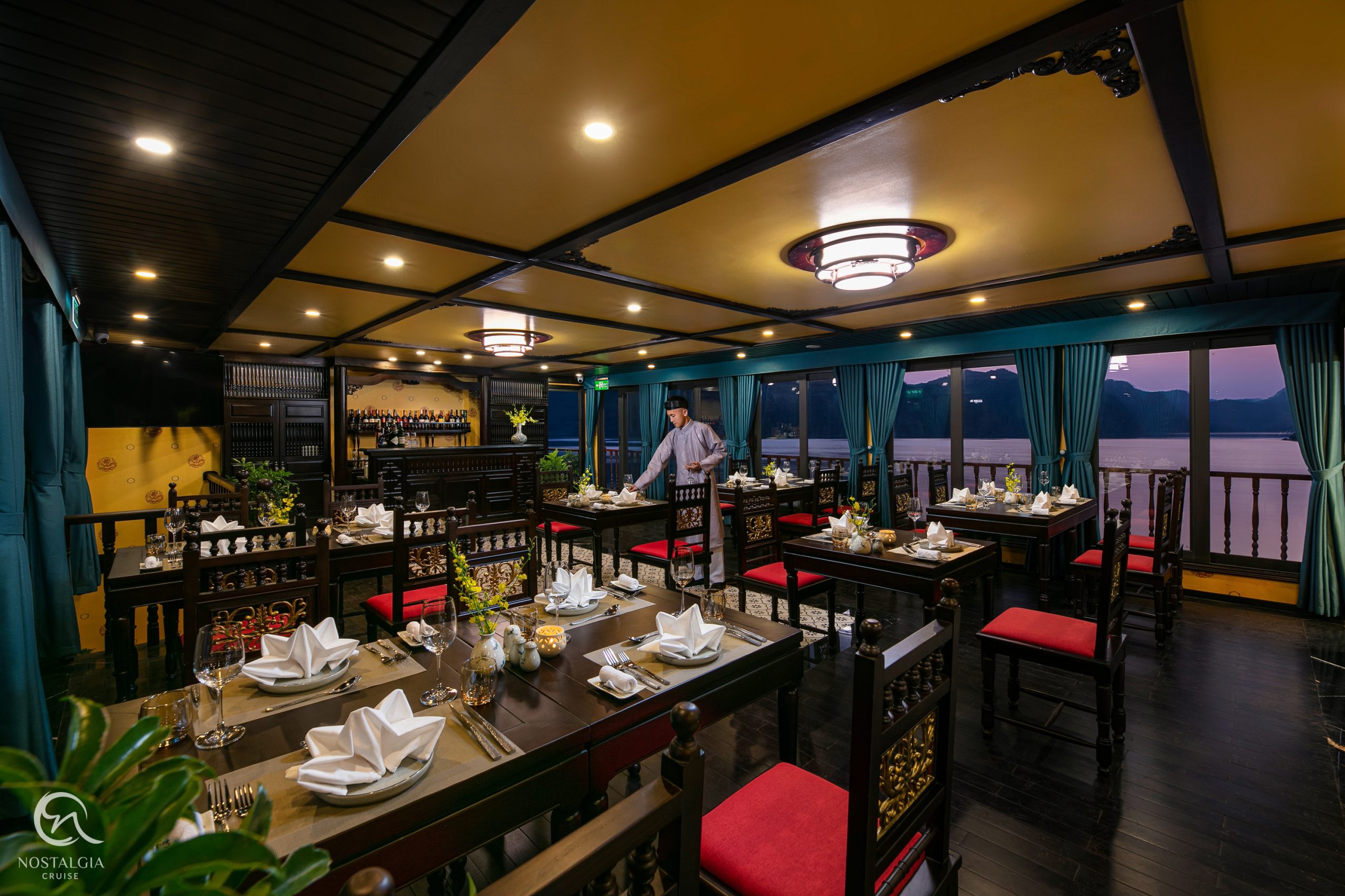 Nostalgia Cruise restaurant