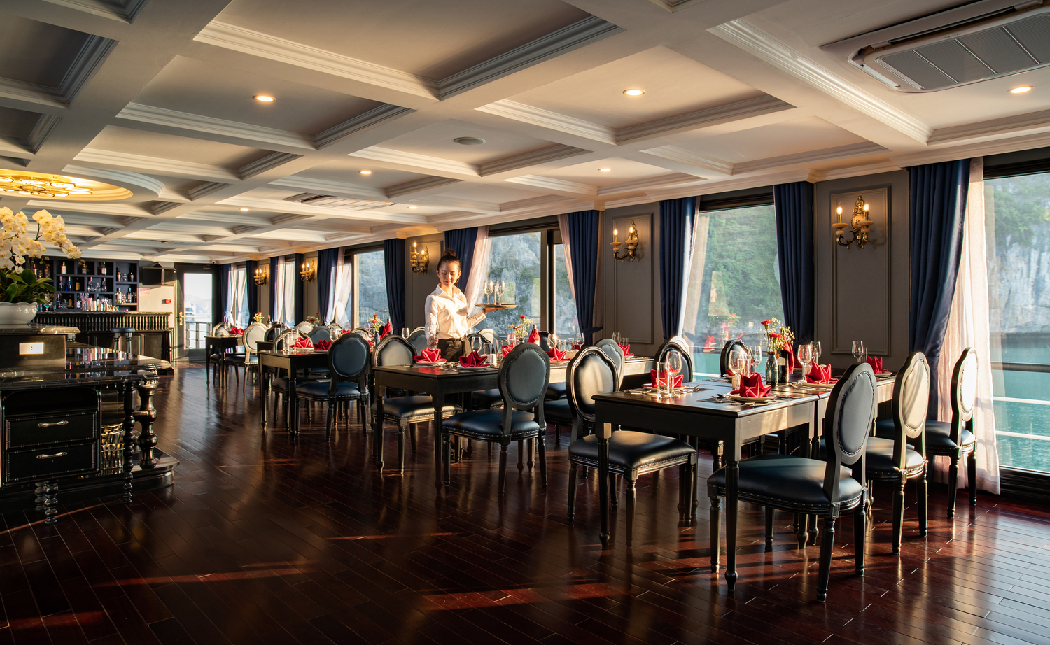 Rosy cruise restaurant