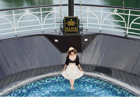 Alisa Premier Cruise swimming pool