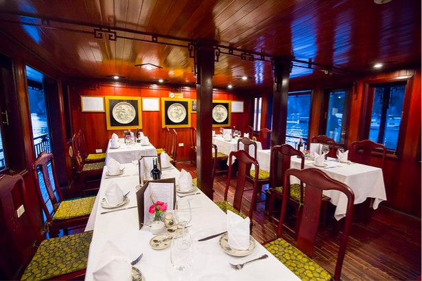 Dragon’s Pearl Junk restaurant