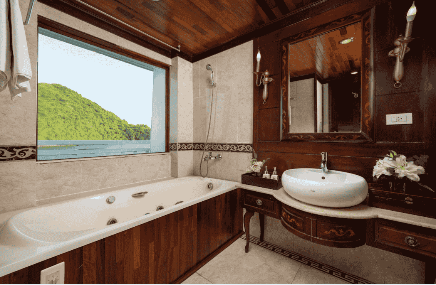 Indochina Sails Cruise bathroom