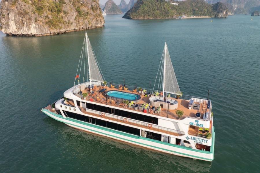 Amethyst Day Cruise has exciting activities