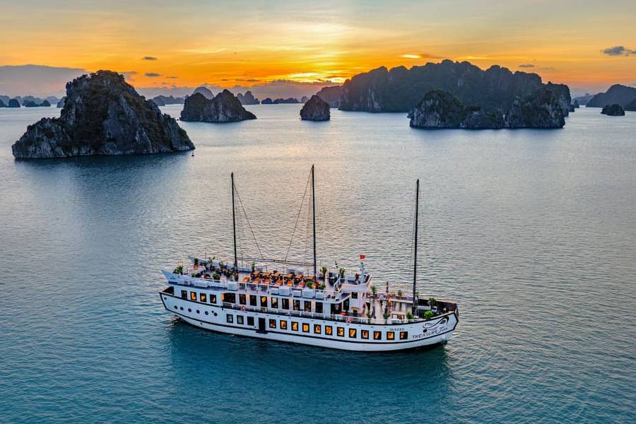 Cruise trips Bai Tu Long