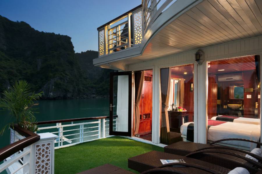 Paloma Cruise Bai Tu Long Bay